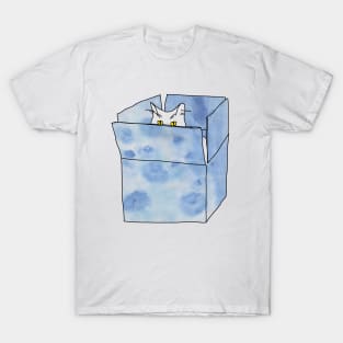 This cat is judging you... T-Shirt